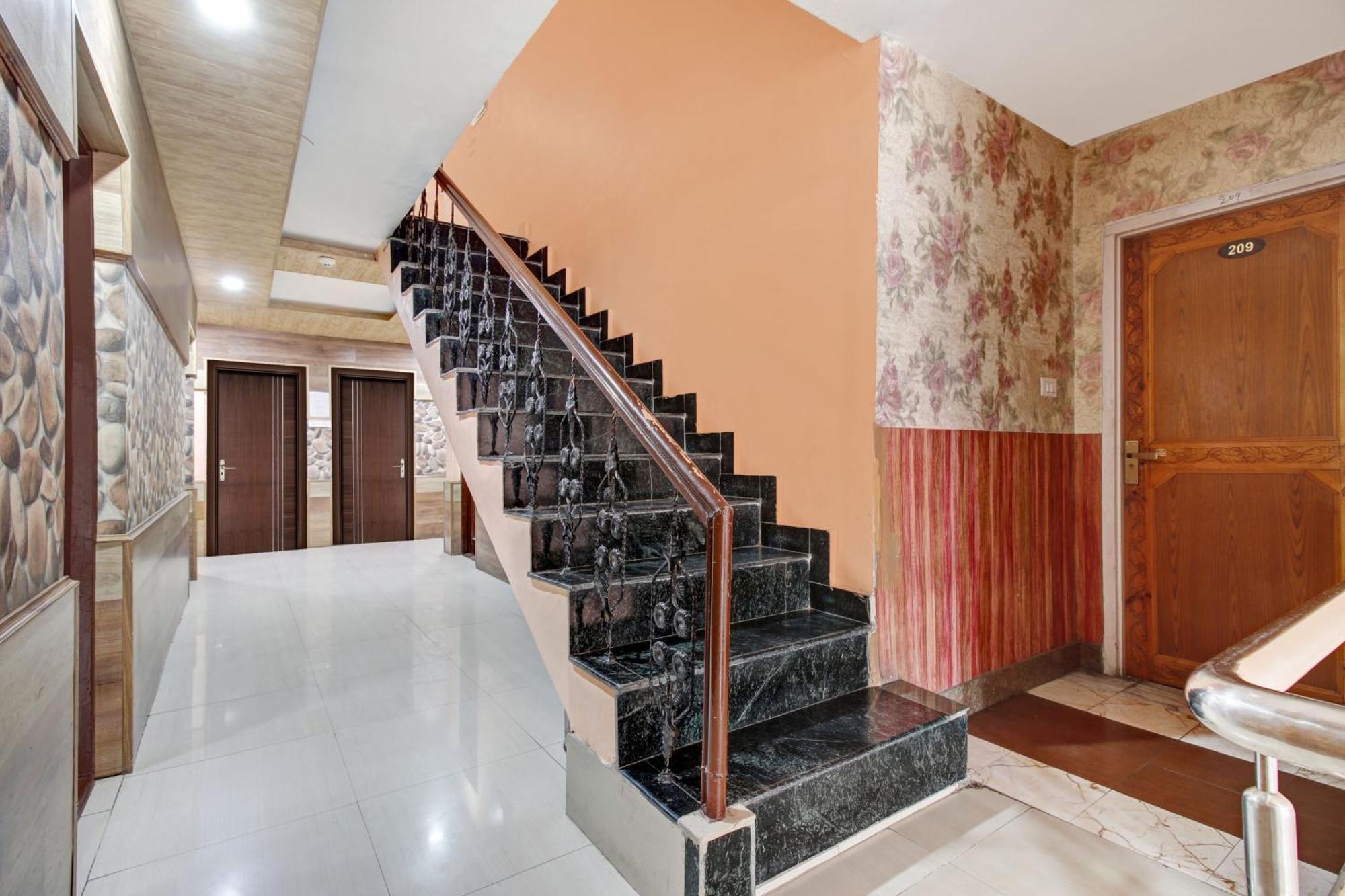 Super Collection O Rajbagh Formerly Lavender Srīnagar Exterior foto
